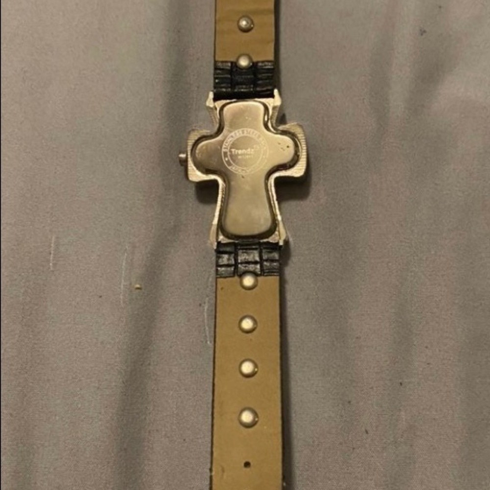 Cross Watch with Leather Band - Picture 2 of 3